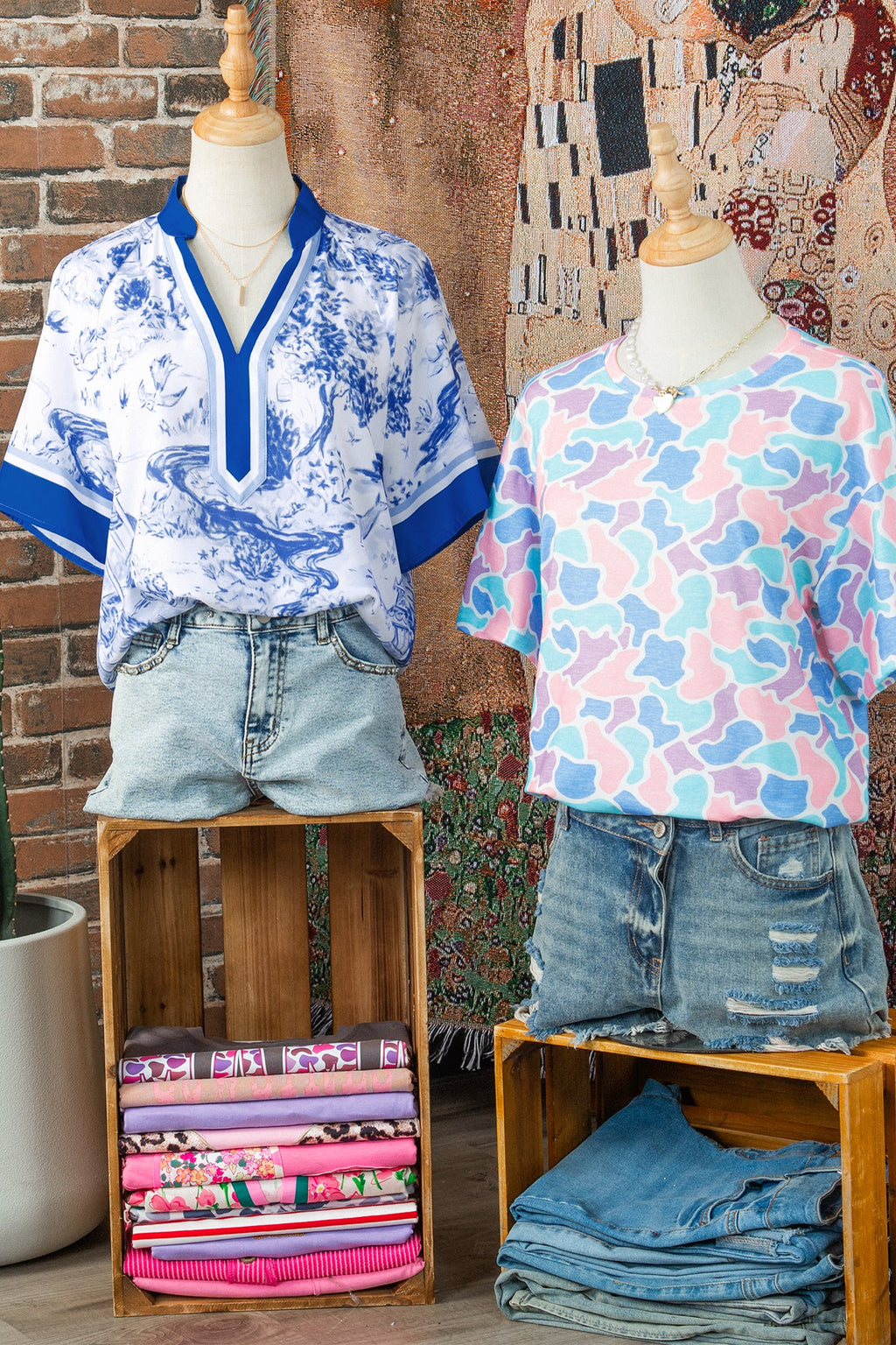 Floral Contrast V-Neck Raglan Sleeve Blouse