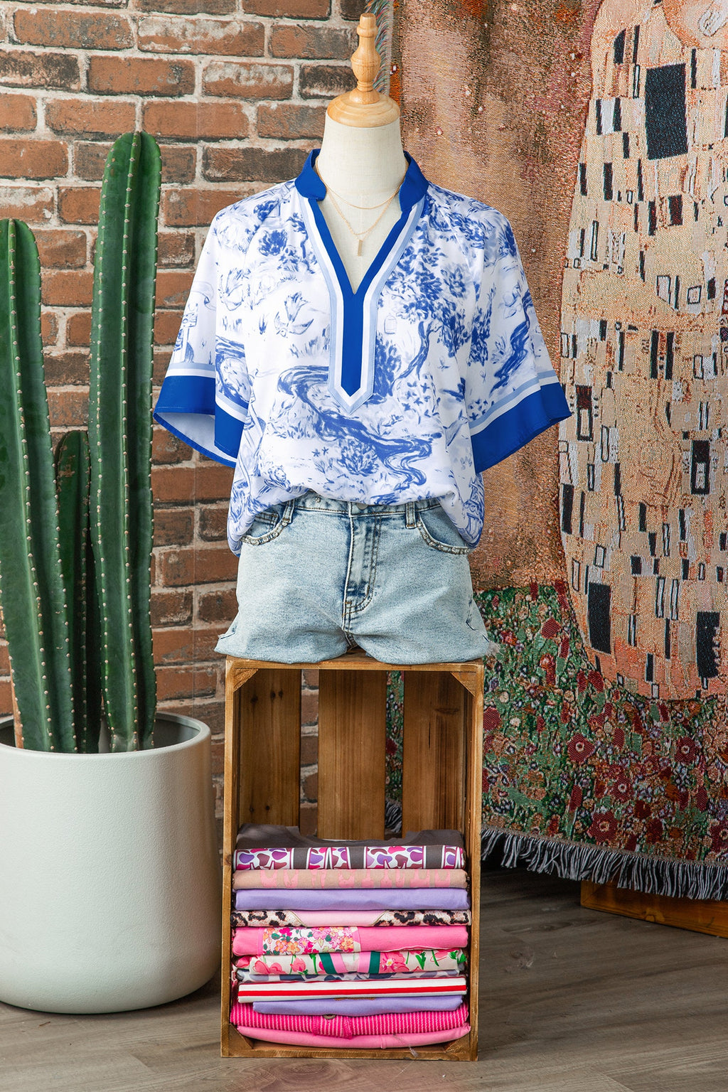 Floral Contrast V-Neck Raglan Sleeve Blouse