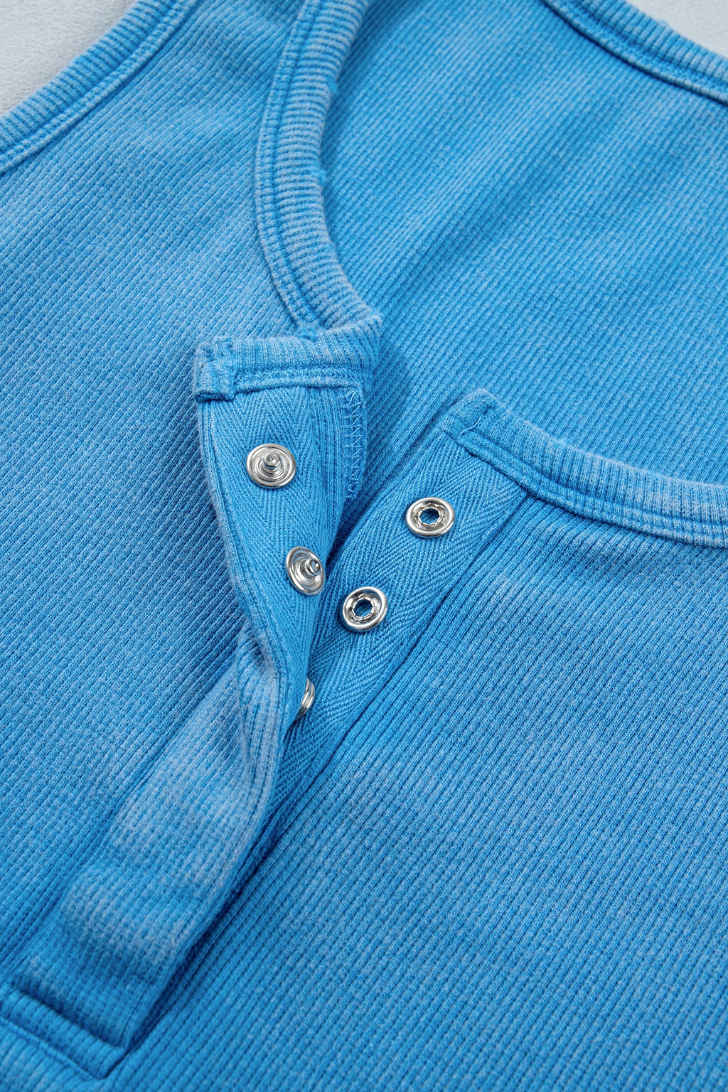 Solid Distressed Ribbed Mineral Wash Tank